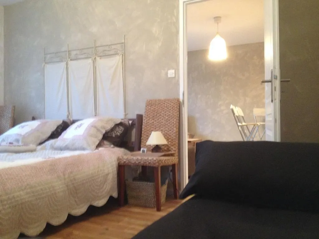 Holiday home Gite La Parenthese Saint-Hostien